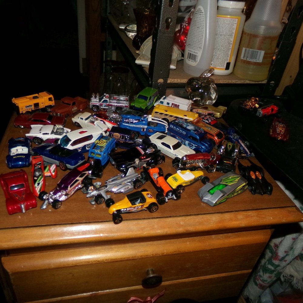 vintage lot of 64 die cast vehicles. mostly hot wheels.